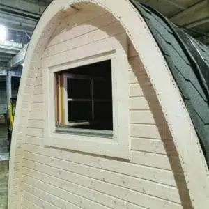 1 double-glazed window installed in the back wall