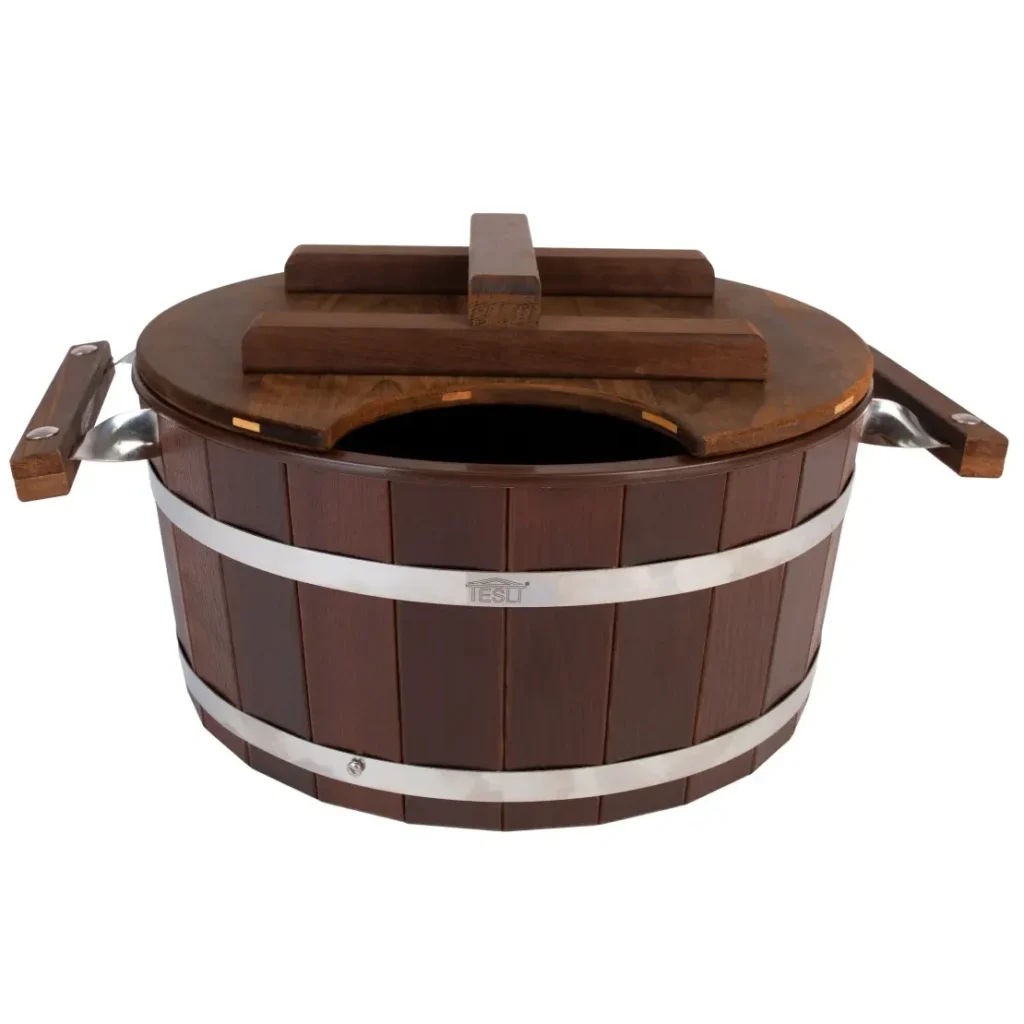 TESLI 15 L thermo wood sauna bucket with plastic insert and lid, lid fitted over the bucket